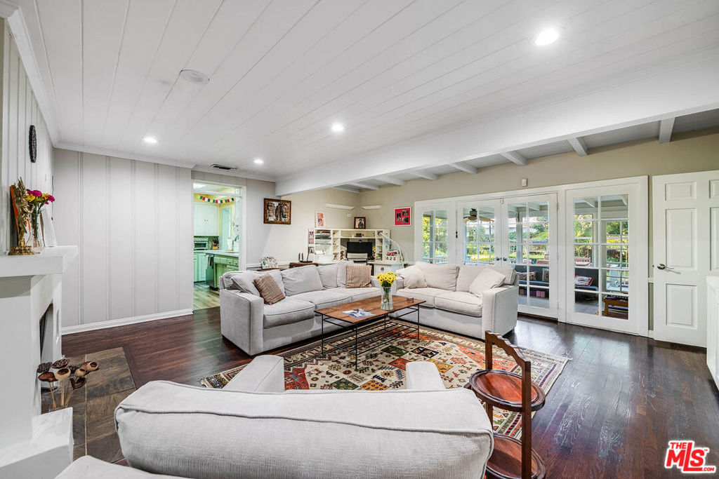 11146 Valley Spring Lane