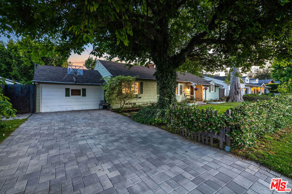 11146 Valley Spring Lane