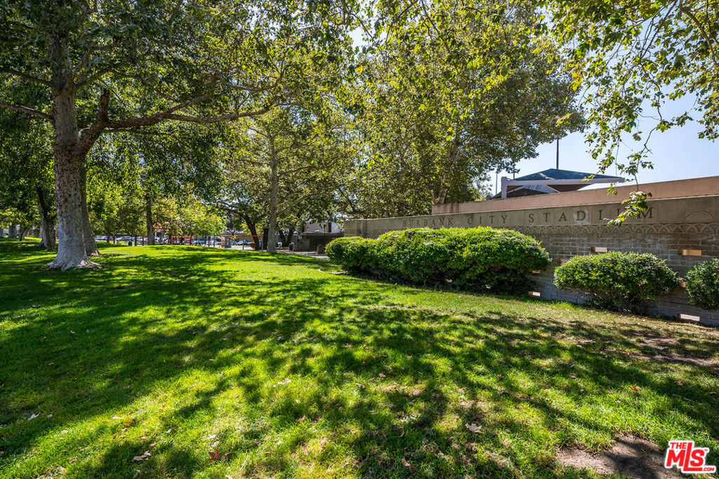 1400 W Clark Avenue