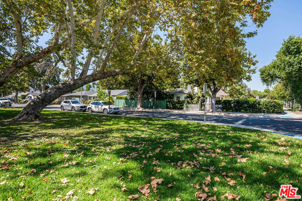 1400 W Clark Avenue