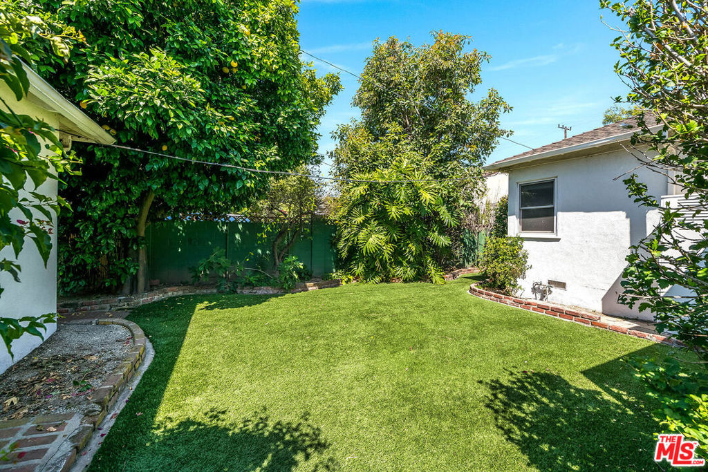 1400 W Clark Avenue