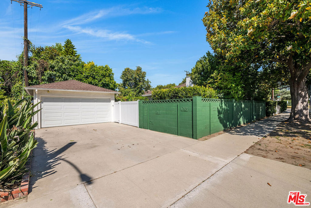 1400 W Clark Avenue