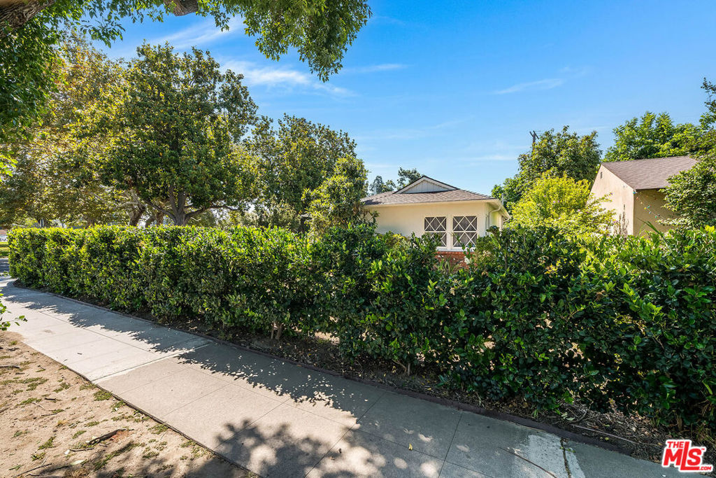 1400 W Clark Avenue