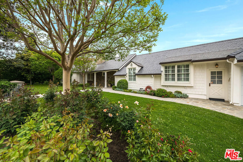 9921 Toluca Lake Avenue