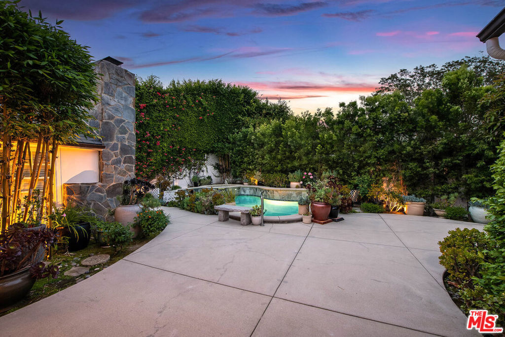 9921 Toluca Lake Avenue