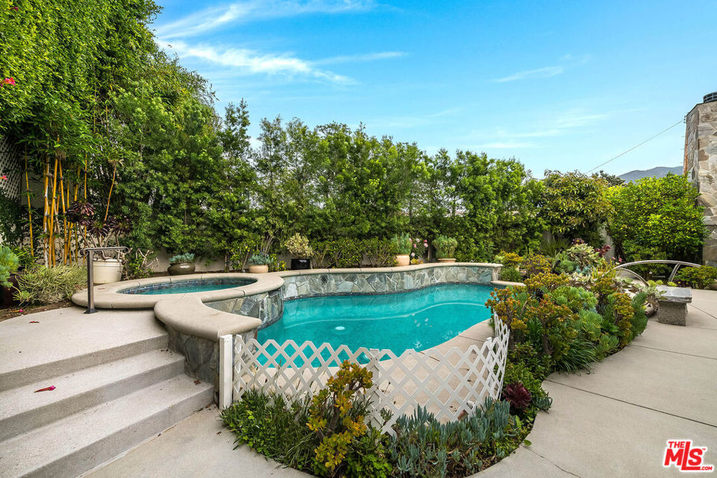 9921 Toluca Lake Avenue