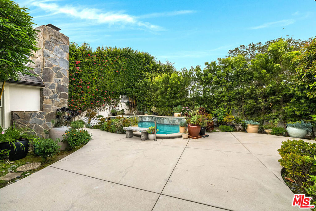 9921 Toluca Lake Avenue
