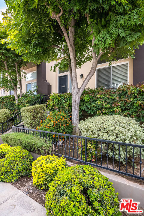 4435 Colfax Avenue 104