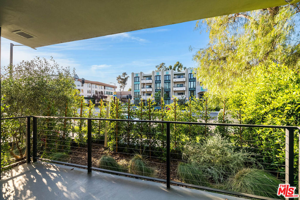 10352 Riverside Drive 103A