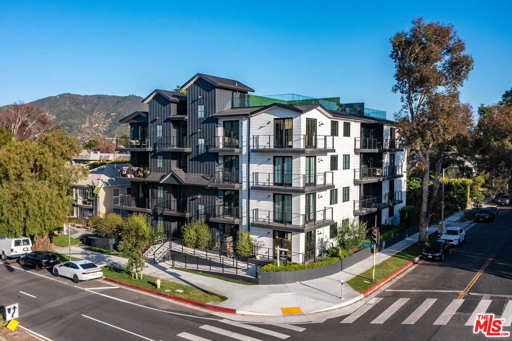 10352 Riverside Drive 103A