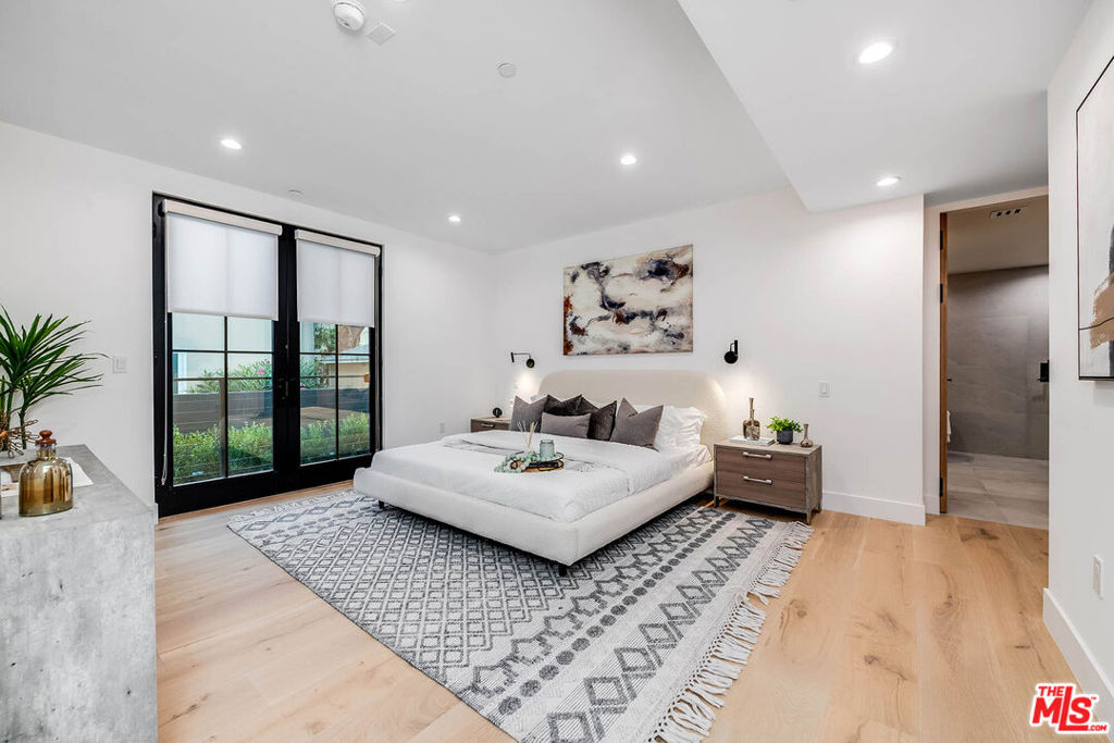 10352 Riverside Drive 103A