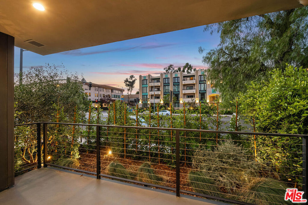 10352 Riverside Drive 103A