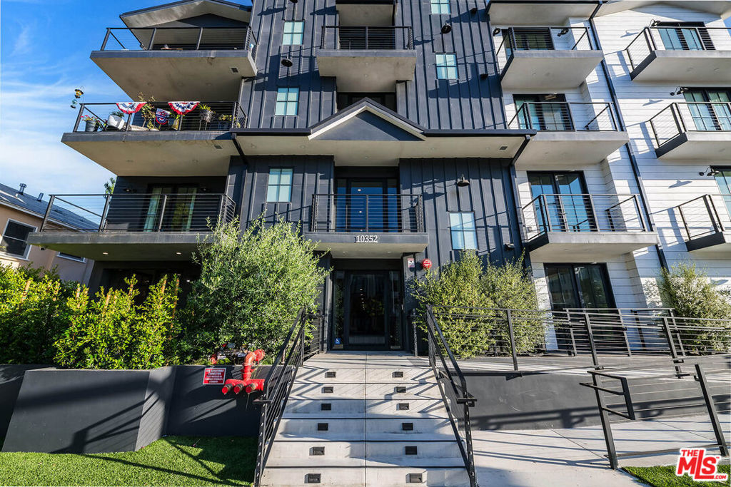 10352 Riverside Drive 103A