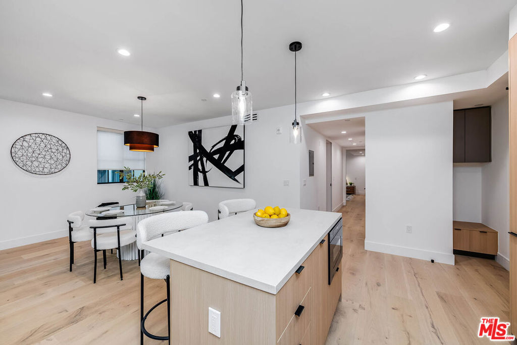10352 Riverside Drive 103A