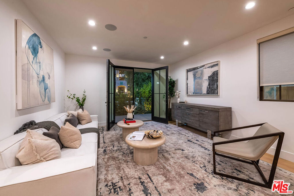 10352 Riverside Drive 103A