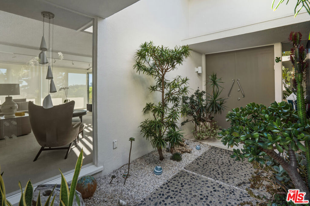 1331 Casiano Road