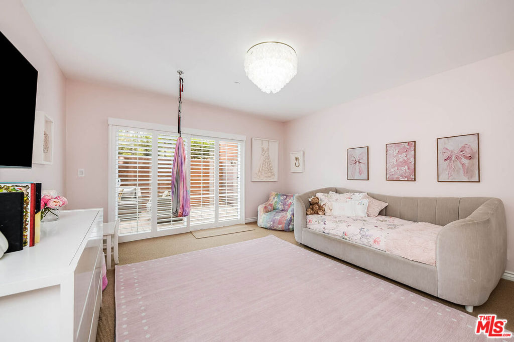 4310 Cahuenga Boulevard 104