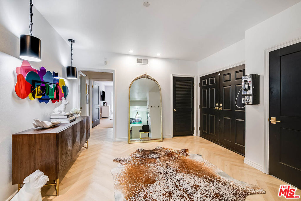 4310 Cahuenga Boulevard 104