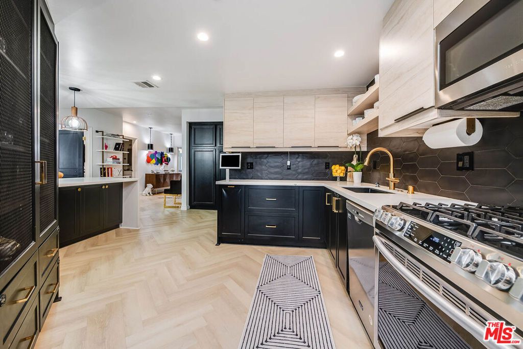 4310 Cahuenga Boulevard 104