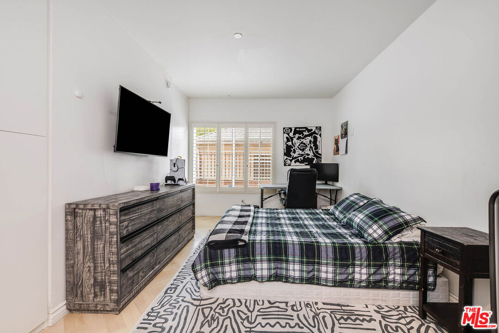 4310 Cahuenga Boulevard 104