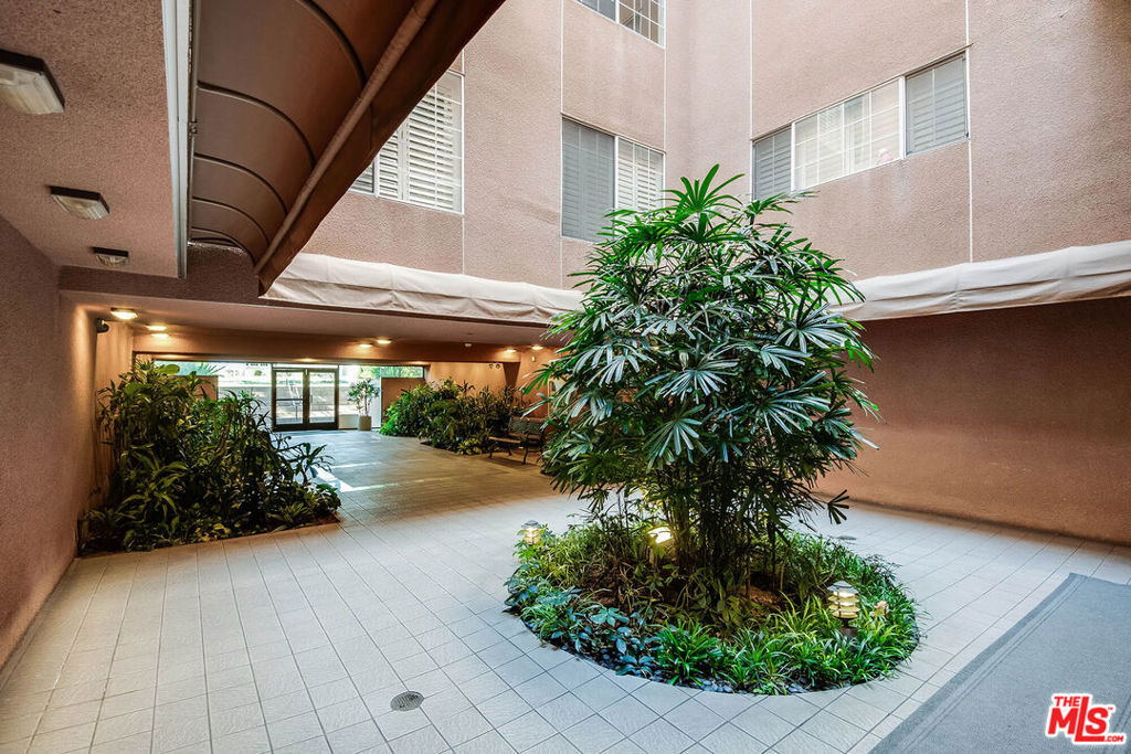 4310 Cahuenga Boulevard 104
