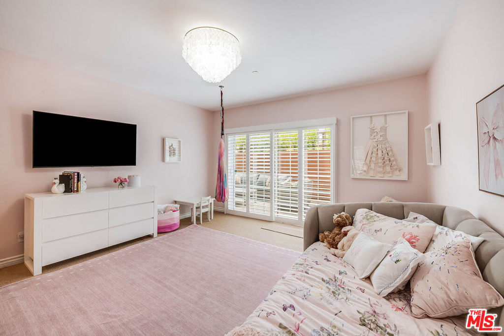 4310 Cahuenga Boulevard 104