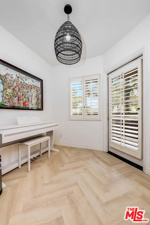 4310 Cahuenga Boulevard 104