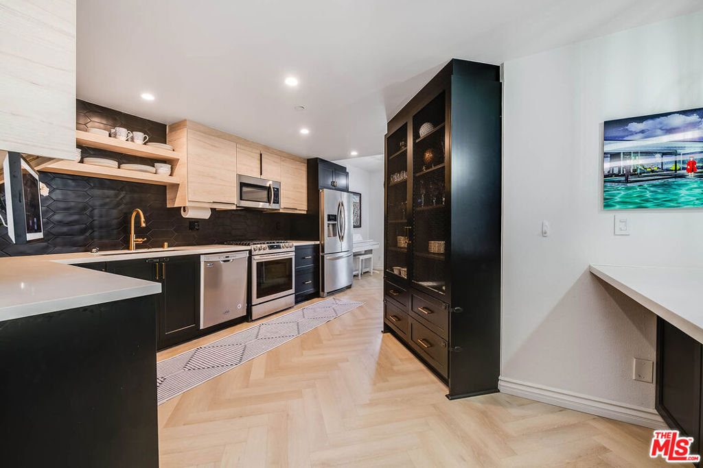 4310 Cahuenga Boulevard 104