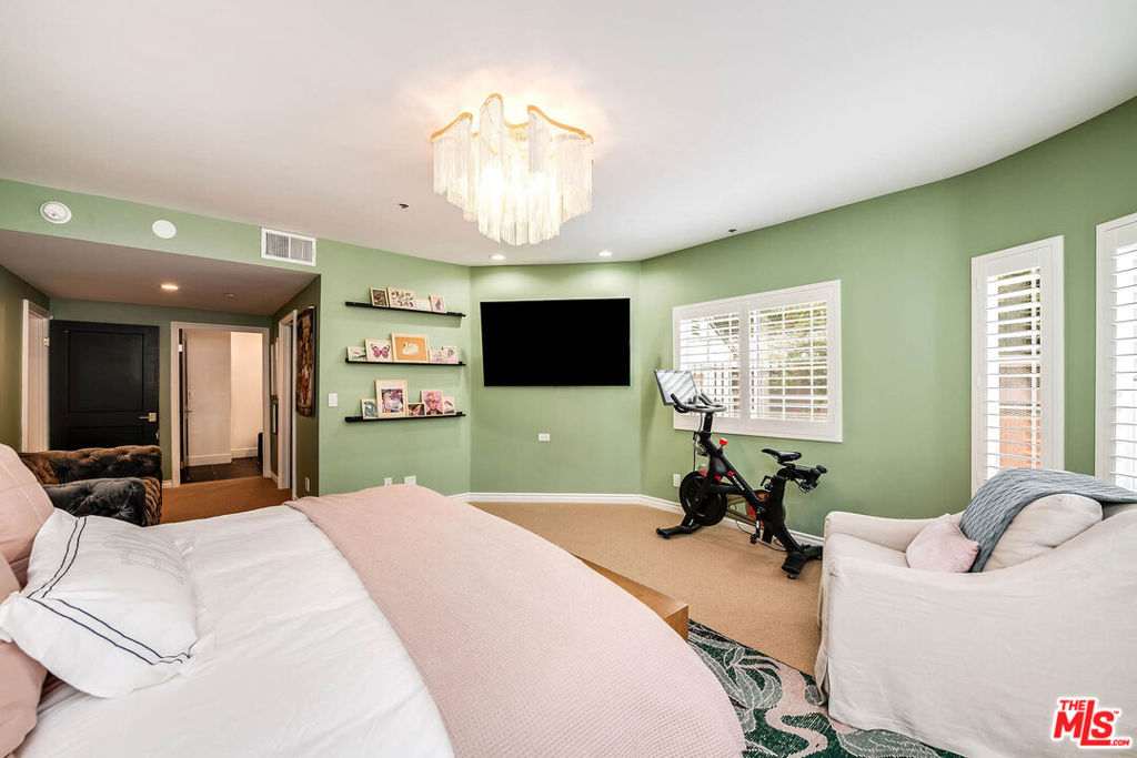4310 Cahuenga Boulevard 104