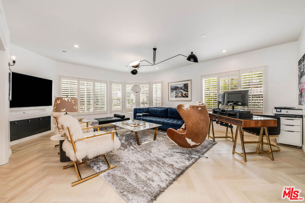 4310 Cahuenga Boulevard 104