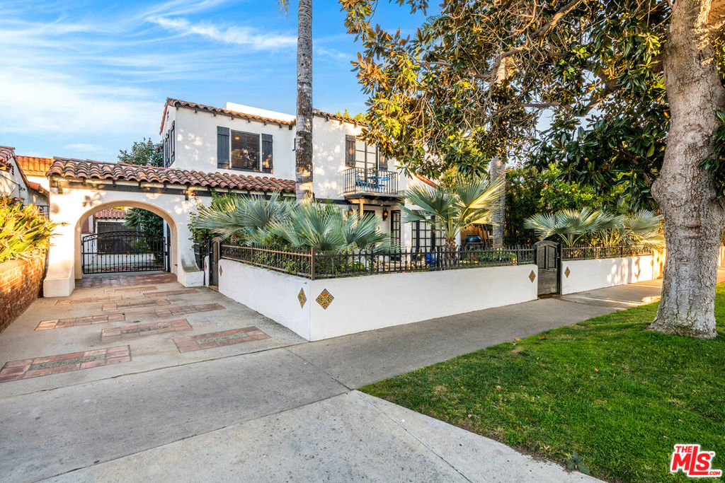 4432 Forman Avenue