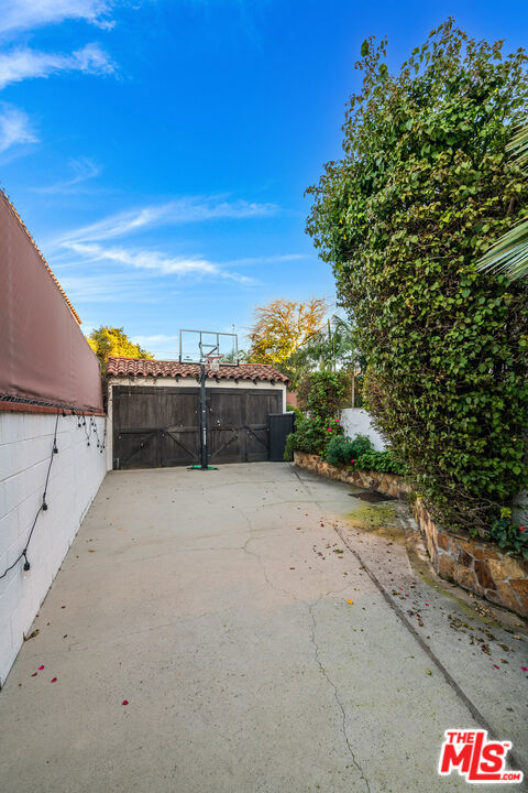 4432 Forman Avenue