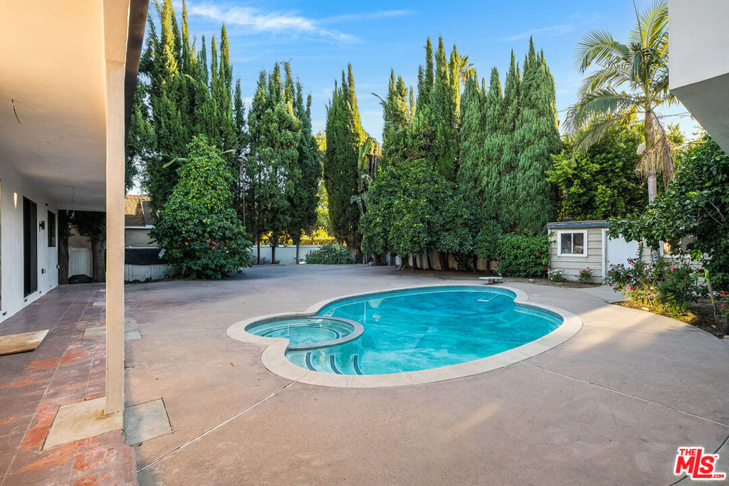 4555 Forman Avenue