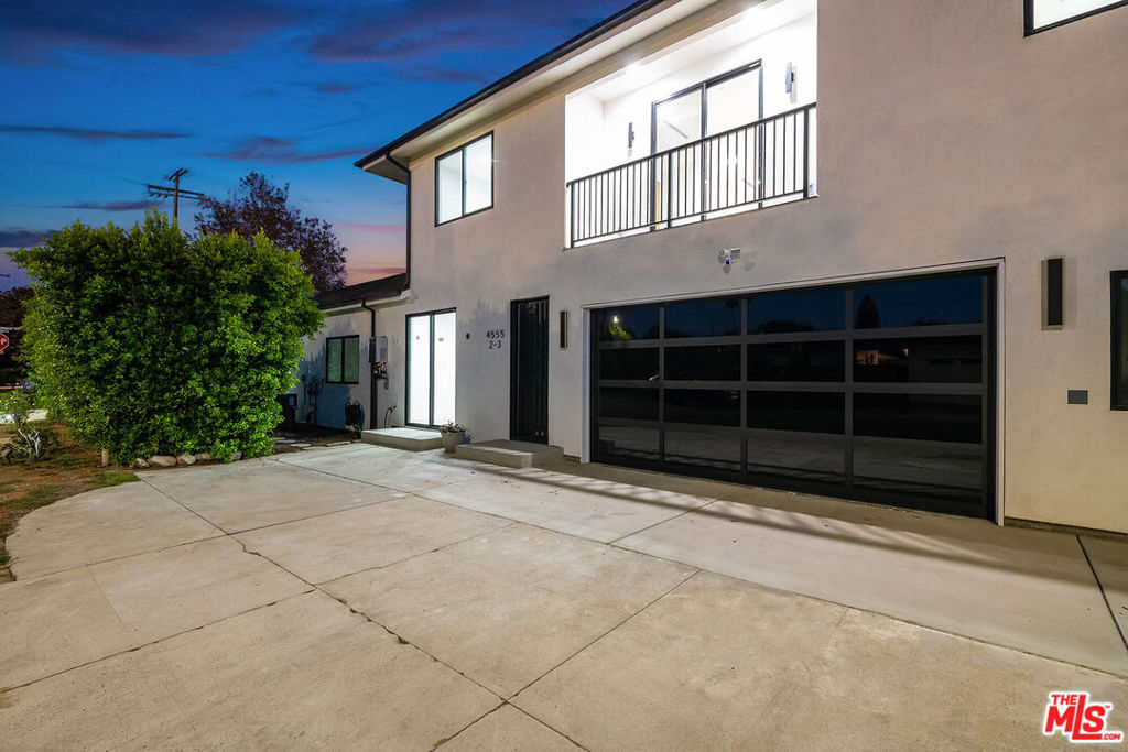 4555 Forman Avenue