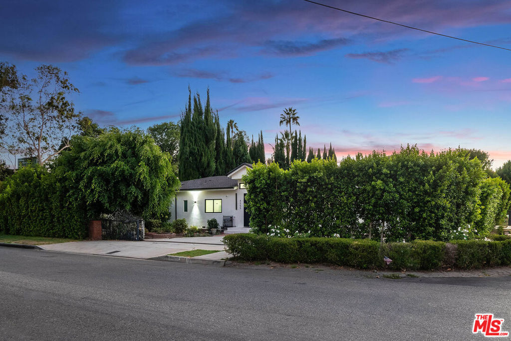 4555 Forman Avenue