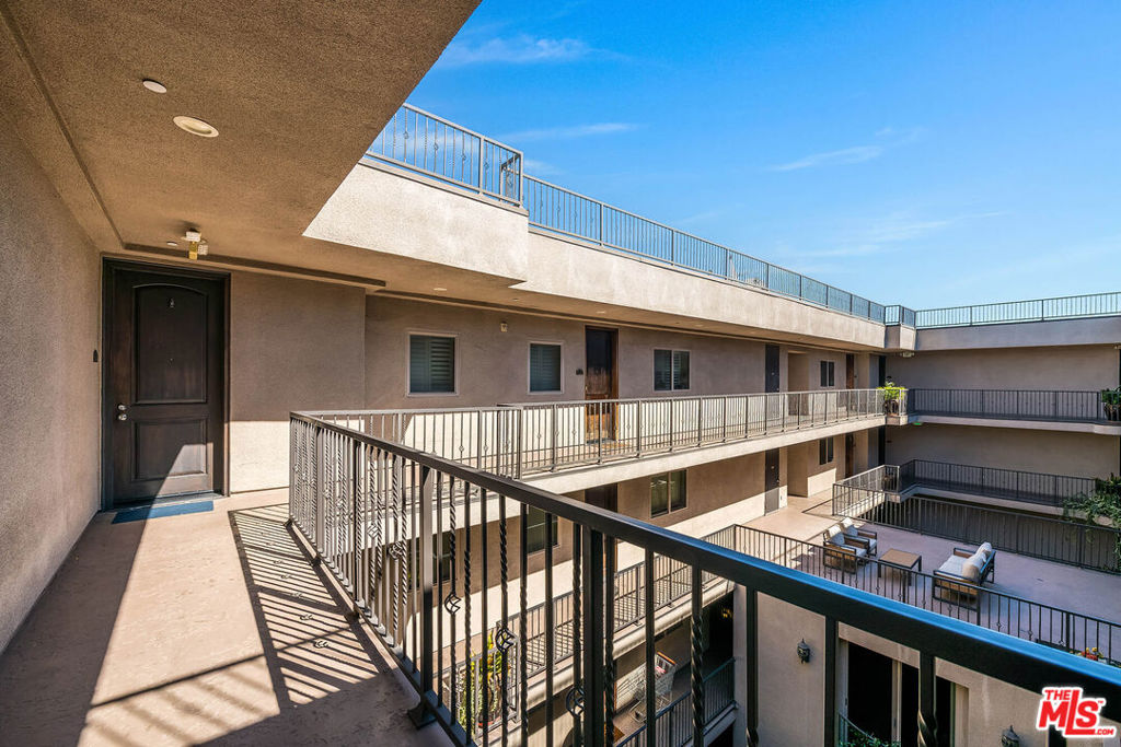 11218 Camarillo Street 406