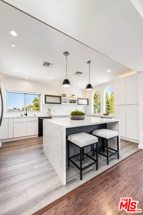 11218 Camarillo Street 406