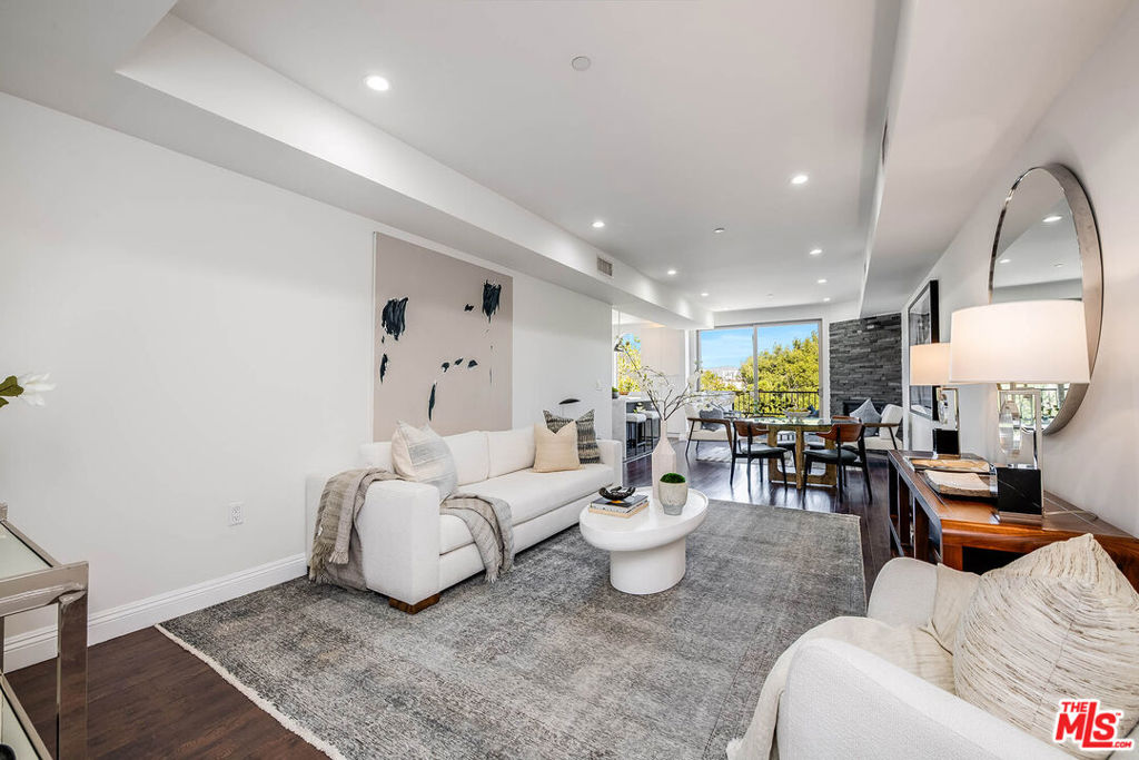 11218 Camarillo Street 406