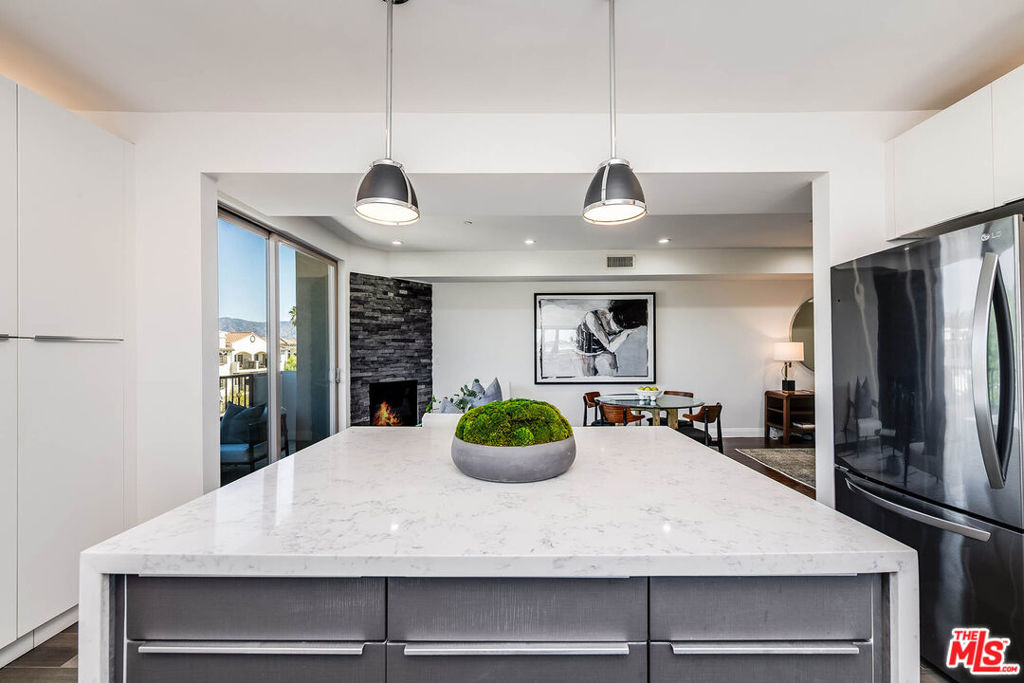 11218 Camarillo Street 406