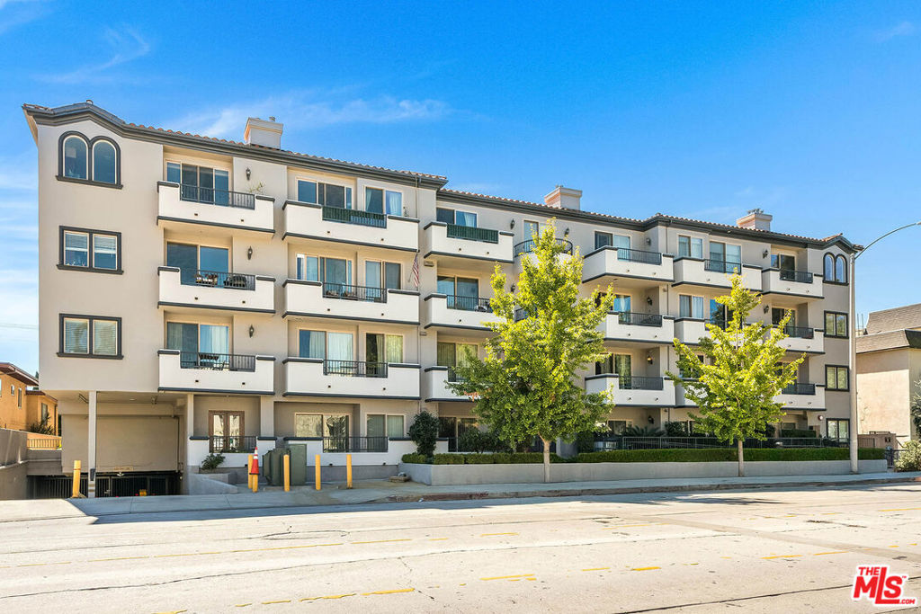 11218 Camarillo Street 406