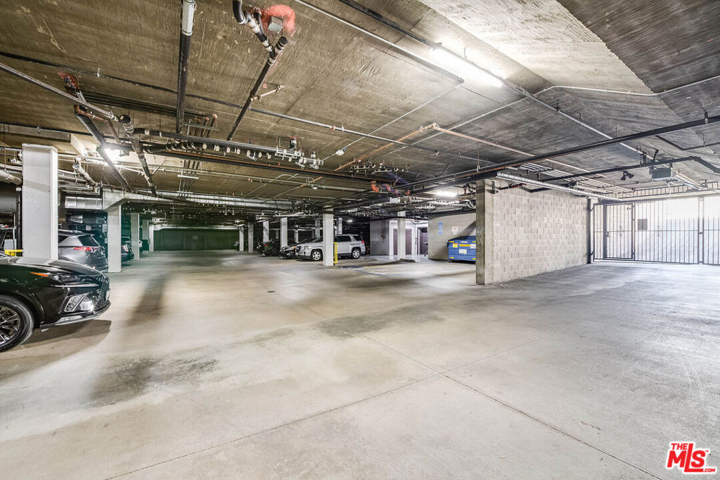 11218 Camarillo Street 406
