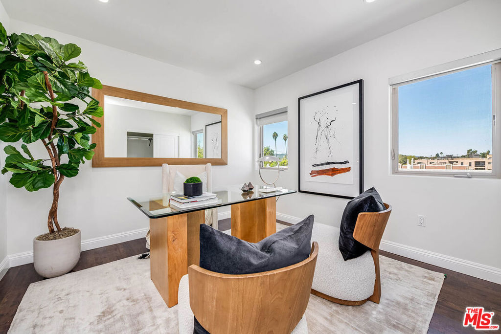 11218 Camarillo Street 406