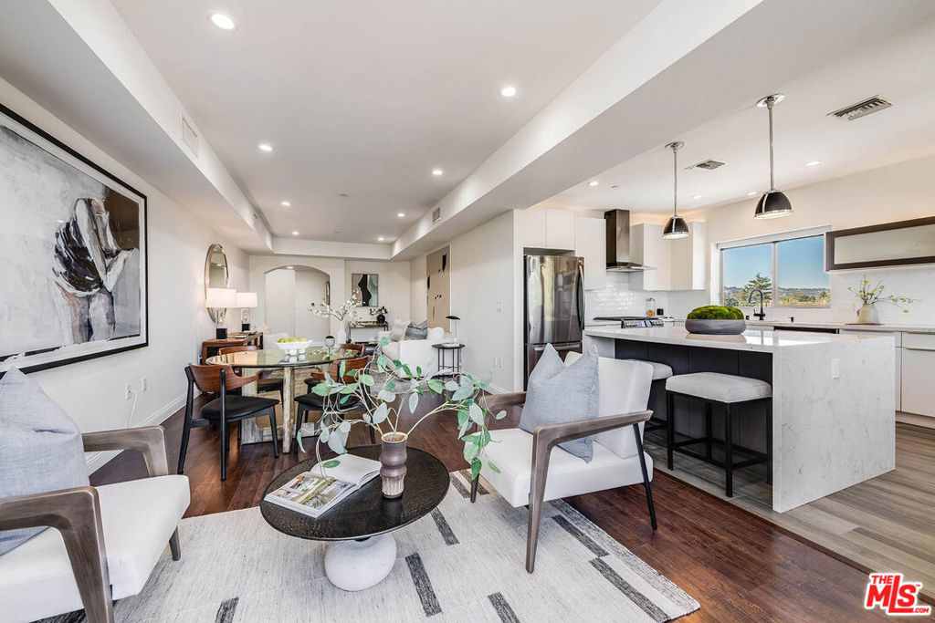 11218 Camarillo Street 406