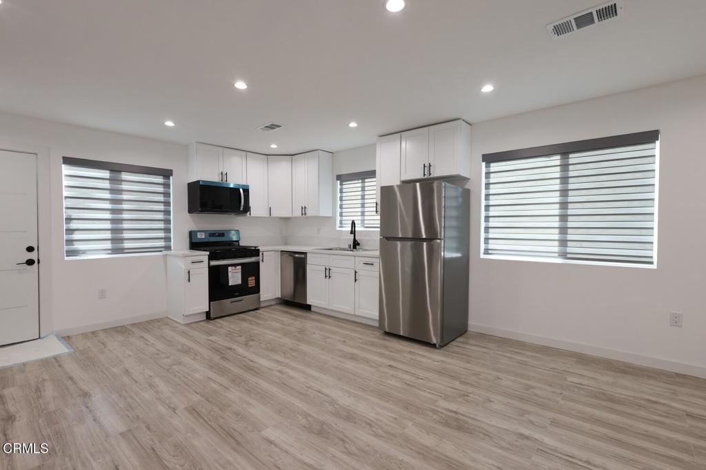 17314 Kingsbury Street 1/2