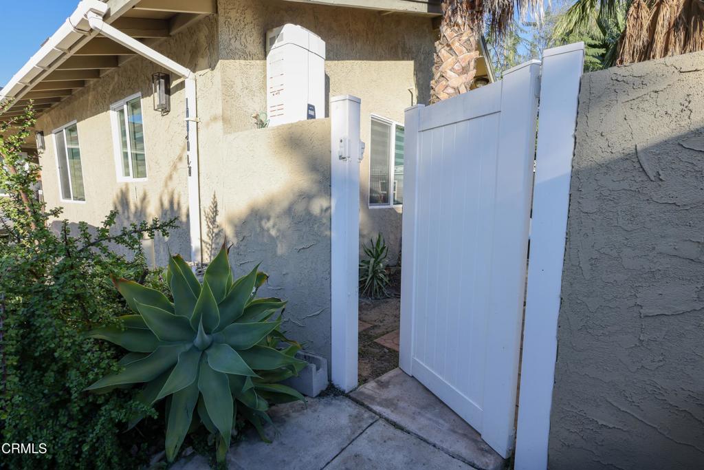 17314 Kingsbury Street 1/2