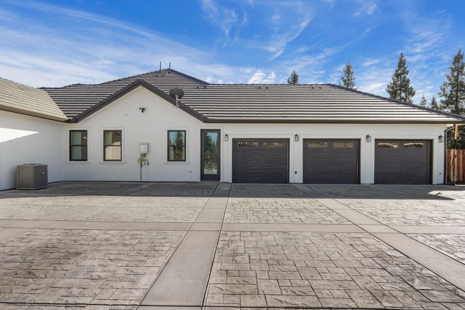 2133 N Quinley Avenue