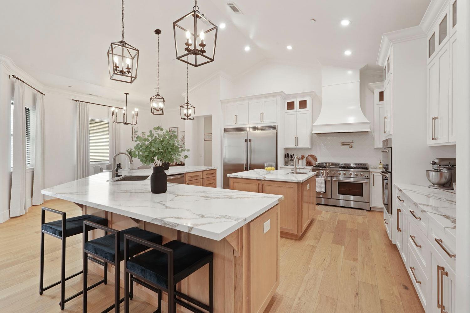 2133 N Quinley Avenue