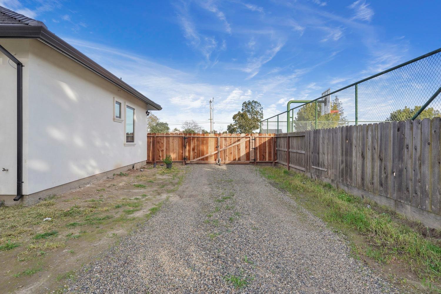 2133 N Quinley Avenue