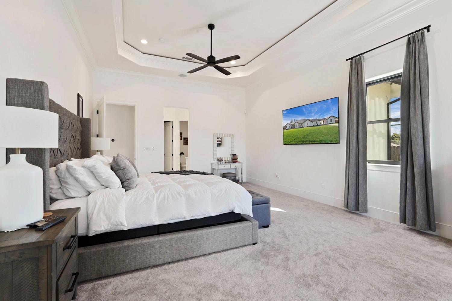 2133 N Quinley Avenue