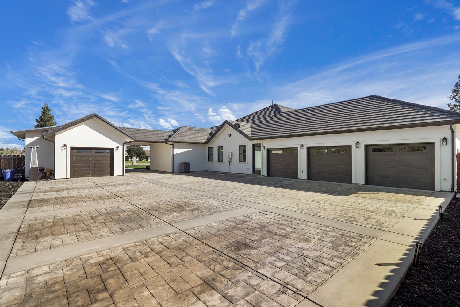 2133 N Quinley Avenue